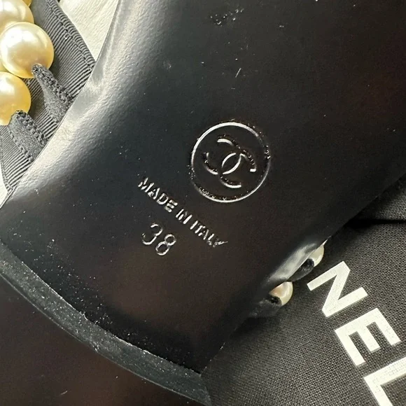 Chanel pearl embellished, sandals brand new inbox - Picture 2 of 7